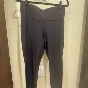 Athleta Black Interval Stash 7/8 Leggings